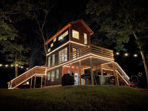 The Raven Cabin at Bird Hollow, 10 miles from Chattanooga, New Build