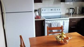 Fridge, microwave, oven, coffee/tea maker