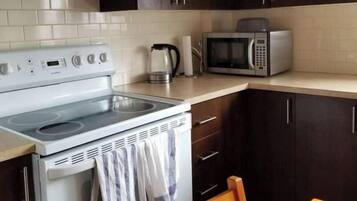 Fridge, microwave, oven, coffee/tea maker