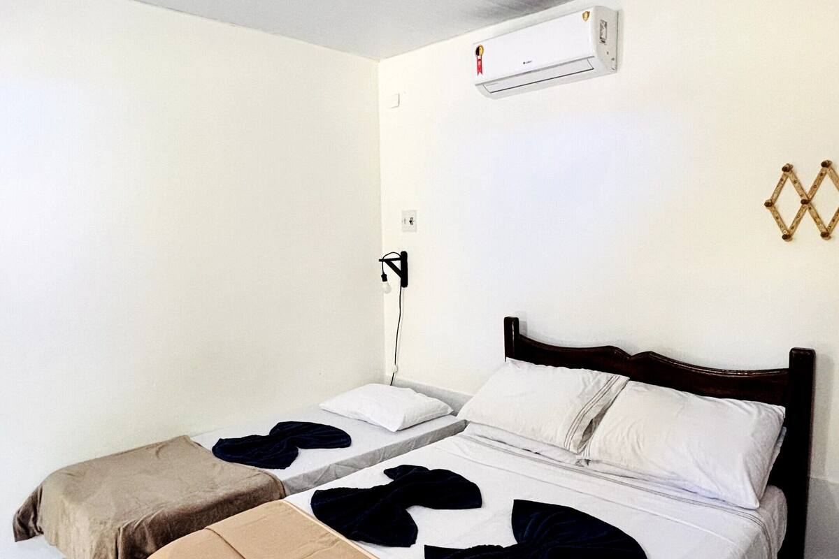 Minibar, free WiFi, bed sheets