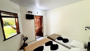 Minibar, free WiFi, bed sheets