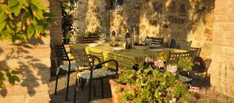 Villa Gagnoni for 10p with private pool and large garden; airco in all bedrooms.