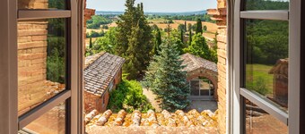 Villa Gagnoni for 10p with private pool and large garden; airco in all bedrooms.