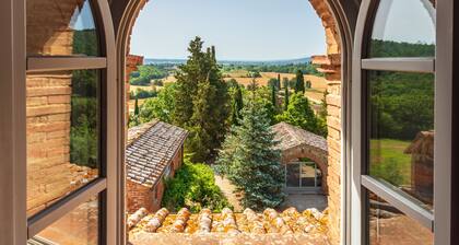 Villa Gagnoni for 10p with private pool and large garden; airco in all bedrooms.