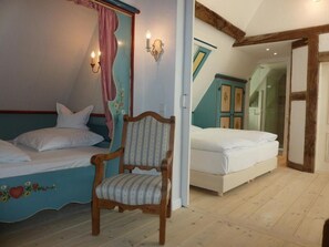 Suite estudio tradicional | Ropa de cama de alta calidad, edredones de plumas, caja fuerte
