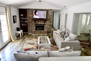 Smart TV, fireplace