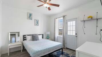 5 bedrooms, iron/ironing board, WiFi, bed sheets