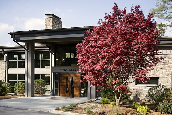 Property entrance - The Bradstan Boutique Hotel (Eldred)