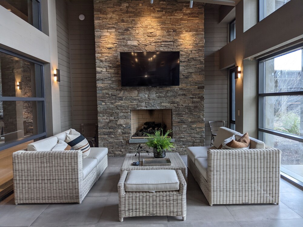 The Bradstan Boutique Hotel at The Eldred Preserve by null