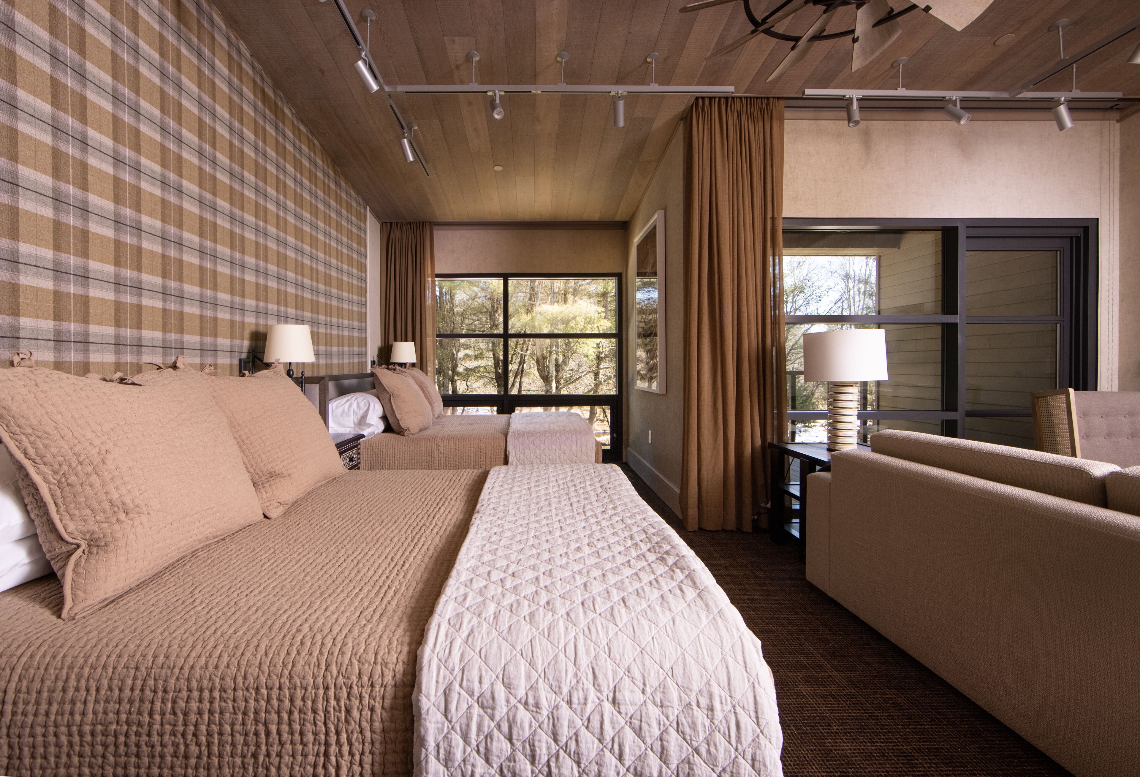 Premium bedding, in-room safe, desk, iron/ironing board