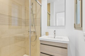 Bathtub, hair dryer, towels, toilet paper - MAGNIFICENT NEW APARTMENT ADAMA JARDINES DE LOS MENCEYES (Palm-Mar)