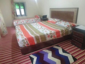 4 Schlafzimmer, Schreibtisch