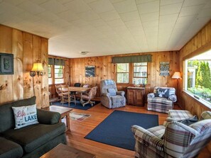 Living area - SandyBeach (Gilford)