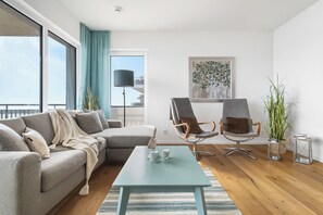 Fernseher, Kamin, Stereoanlage