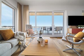 TV, fireplace, stereo