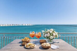 Outdoor dining - "Ocean View" Baltic Sea vacation with a 3-minute walk to the beach, fireplace and sea view (Olpenitz)