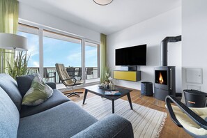 TV, fireplace, stereo