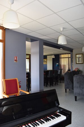 Lounge - Les Remparts (Benevent L Abbaye)