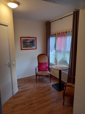 Living area - Les Remparts (Benevent L Abbaye)