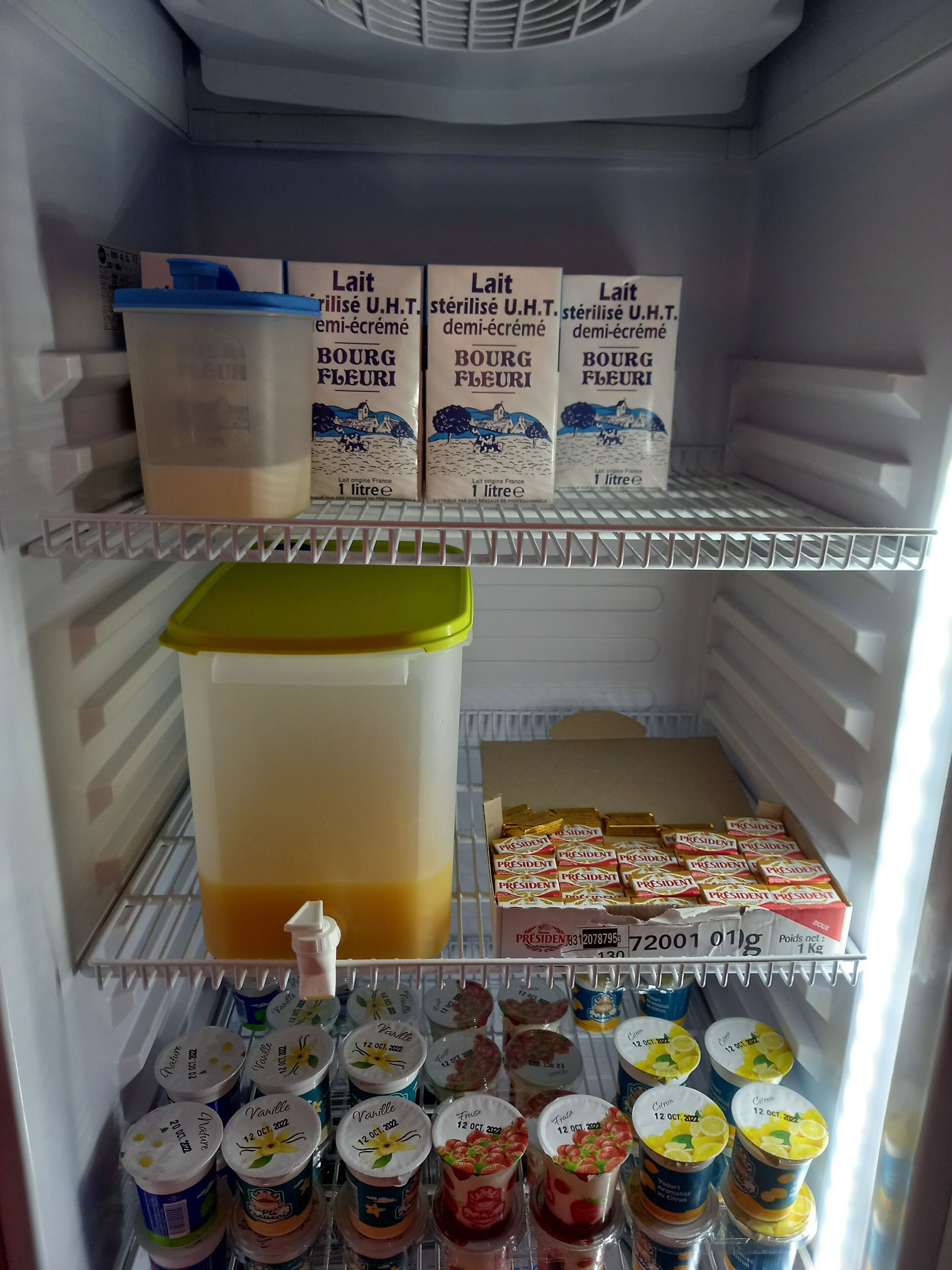 Daily continental breakfast (EUR 7.95 per person)