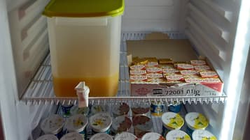 Tägliches kontinentales Frühstück (7.95 EUR pro Person)