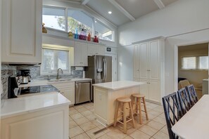 Microwave, oven, stovetop, dishwasher - 45 Dune Lane (Hilton Head Island)