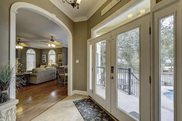 7 habitaciones, tabla de planchar con plancha y ropa de cama 