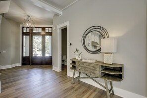 Interior - 10 Bald Eagle (Hilton Head Island)