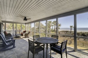 Outdoor dining - 19 Ibis (Hilton Head Island)