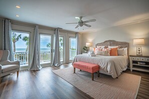 4 habitaciones, tabla de planchar con plancha y ropa de cama