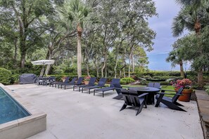 Outdoor dining - 14 Juniper (Hilton Head Island)