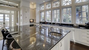 Private kitchen - 18 Grey Widgeon (Hilton Head Island)