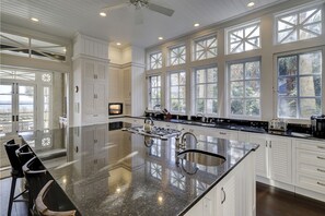 微波炉、烤箱、炉灶、洗碗机