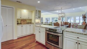 Unclassified image, 4 of 53, button - 16 Wisteria Lane (Hilton Head Island)
