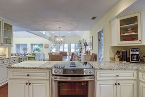 Micro-ondas, fogão, cooktop, lava-louças