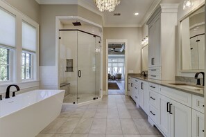 Shower - 19 Armada (Hilton Head Island)