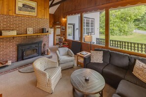 TV, fireplace, ping pong