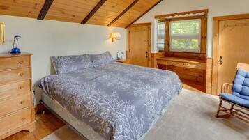 3 bedrooms, desk, iron/ironing board, WiFi