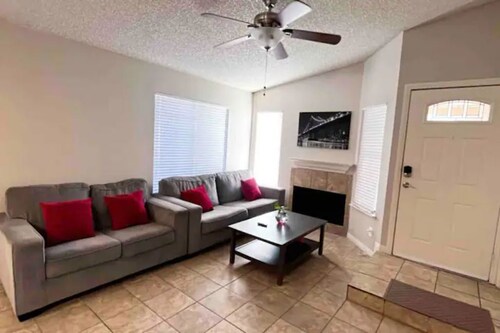 Cozy 3-bed, 2-bath with Garage