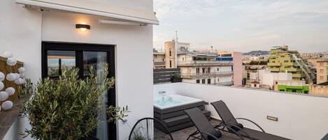 المنطقة المحيطة بالمنشأة