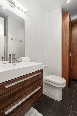 Bruser, hårtørrer, håndklæder