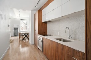 Køleskab, ovn, kogeplade, opvaskemaskine