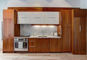 Køleskab, ovn, kogeplade, opvaskemaskine