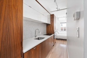 Køleskab, ovn, kogeplade, opvaskemaskine