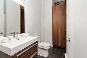 Dusche, Haartrockner, Handtücher