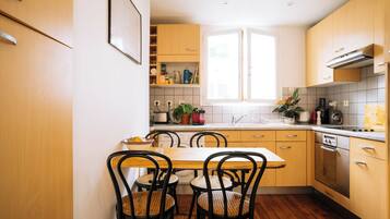 Oven, stovetop, coffee/tea maker, toaster