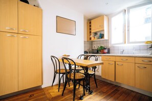 Dining - Spacious & Quirky 1BD flat 10 mins to Sacré Coeur (Paris)