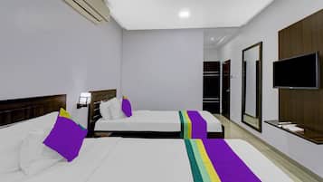 Deluxe Room | Desk