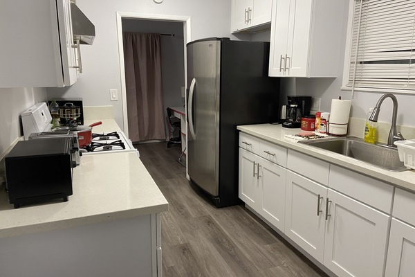 KĂŒhlschrank, Mikrowelle, Ofen, Herdplatte