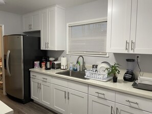 冰箱、微波炉、烤箱、炉灶